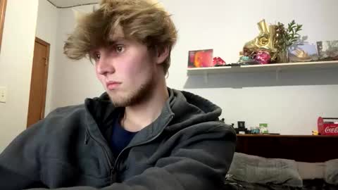 Snapshot of bigskinnyboyshh chatting on October 31, 2025, 12:00 am bigskinnyboyshh online show from October 31, 2025, 12:00 am