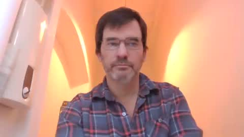 bikertom1988 online show from February 8, 2025, 4:14 pm