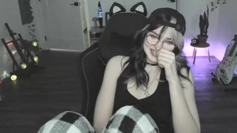 Snapshot of blackberryfizz chatting on January 8, 2026, 6:43 pm Ella online show from January 8, 2026, 6:43 pm