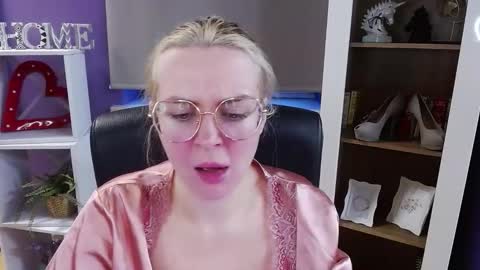 Z O E Y online show from February 3, 2026, 6:40 am