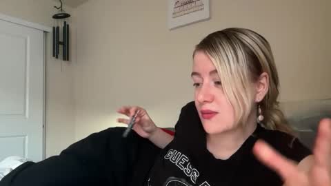 Snapshot of blondebunny999 chatting on February 27, 2026, 11:38 pm blondebunny999 online show from February 27, 2026, 11:38 pm