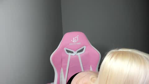 Snapshot of blondesoulmate chatting on December 6, 2024, 1:18 am Elisa online show from December 6, 2024, 1:18 am