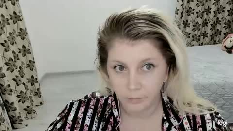 blondysarah online show from March 1, 2026, 9:28 pm