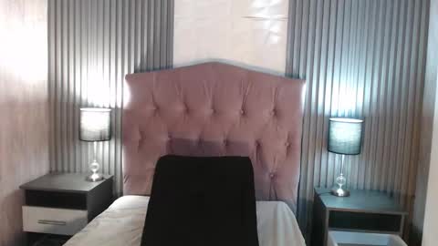 bonnali_lune online show from February 16, 2026, 7:43 pm