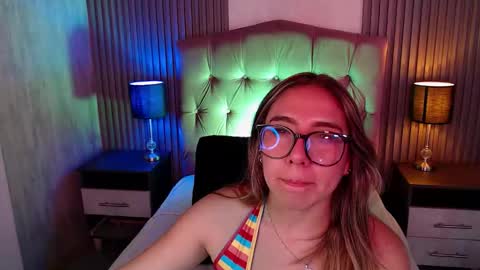bonnali_lune online show from February 25, 2026, 11:25 pm
