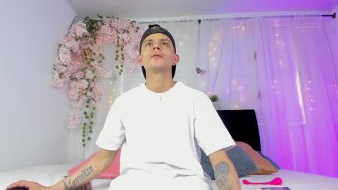 Snapshot of bonny_and_carrot chatting on December 22, 2025, 7:11 pm bonny_and_carrot online show from December 22, 2025, 7:11 pm