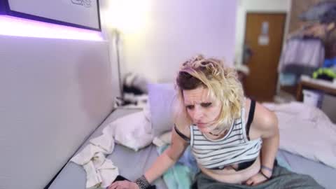 boobookittyfuxx online show from October 31, 2025, 1:50 am