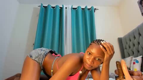 bouncy_booty677 online show from October 22, 2025, 8:19 pm