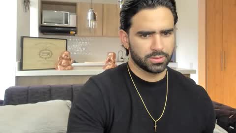 bradleymartin7 online show from November 9, 2025, 4:38 pm