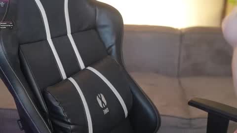 Snapshot of bright_diamonds_054 chatting on February 19, 2026, 8:54 am Diamonds Girls online show from February 19, 2026, 8:54 am