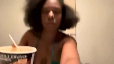 Snapshot of bubblezthedoll chatting on March 2, 2026, 3:41 am Bubblez the Doll online show from March 2, 2026, 3:41 am