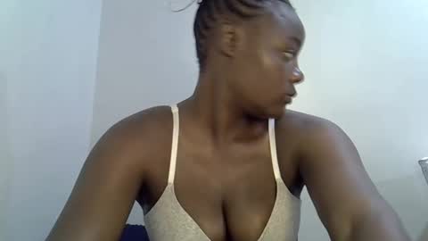 bubbly_ass30 online show from February 18, 2026, 2:29 am