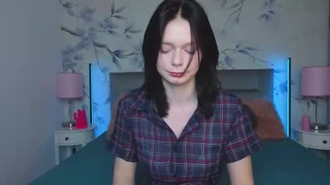 Leona online show from February 8, 2026, 10:13 pm