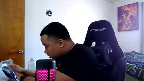 buffsexyman24 online show from February 24, 2026, 5:33 pm