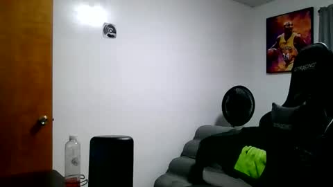 buffsexyman24 online show from March 1, 2026, 12:12 am