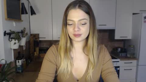 Snapshot of buffyextasy chatting on December 3, 2025, 3:21 pm Buffy online show from December 3, 2025, 3:21 pm