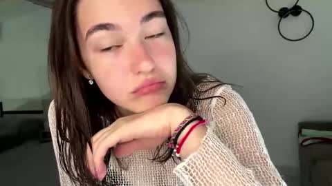 Snapshot of burmahimes chatting on March 1, 2026, 7:43 am Nica online show from March 1, 2026, 7:43 am