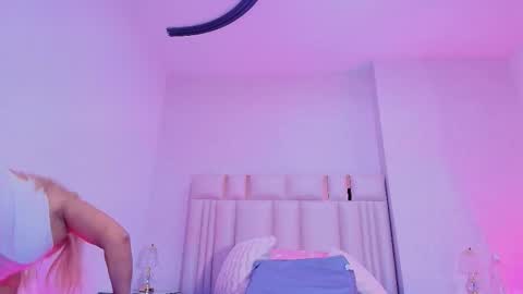 Snapshot of c_fox_ chatting on February 17, 2026, 3:03 am Carolina online show from February 17, 2026, 3:03 am