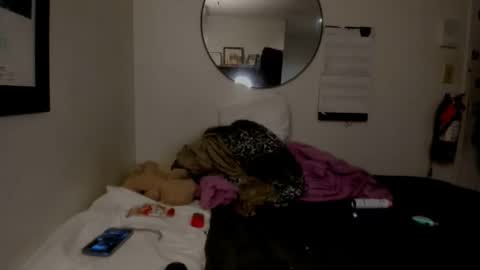 calaentemichele online show from November 21, 2025, 5:28 am