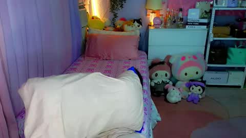 Snapshot of callme_mia chatting on February 19, 2026, 5:14 am Mia online show from February 19, 2026, 5:14 am