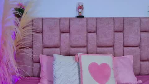 Snapshot of camiluxe chatting on December 20, 2025, 8:27 pm camiluxe online show from December 20, 2025, 8:27 pm