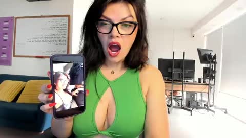 Snapshot of carlaconnortv chatting on March 2, 2025, 3:59 pm Carla Connor online show from March 2, 2025, 3:59 pm