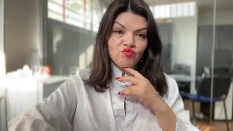 Snapshot of carlaconnortv chatting on October 14, 2025, 8:37 am Carla Connor online show from October 14, 2025, 8:37 am