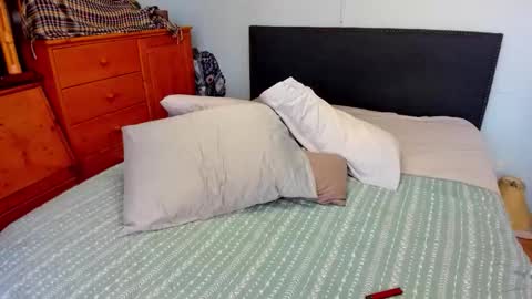 Snapshot of carliescott_meow chatting on November 16, 2025, 12:05 am Carlie online show from November 16, 2025, 12:05 am