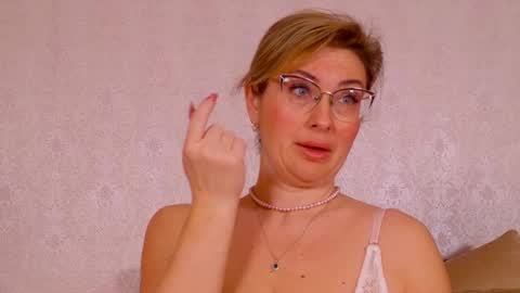 CaroJhones online show from February 23, 2026, 5:16 am