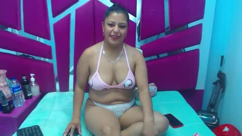 Snapshot of carolina_suarez_ chatting on March 2, 2026, 5:08 am carolina suarez online show from March 2, 2026, 5:08 am