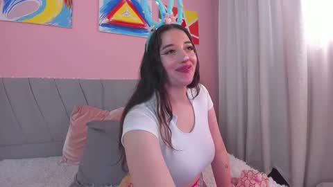 Snapshot of carolinediaz_3 chatting on December 5, 2024, 1:49 pm online show from December 5, 2024, 1:49 pm