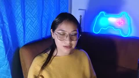 Snapshot of caroll_luna chatting on December 14, 2024, 1:39 am kitty online show from December 14, 2024, 1:39 am