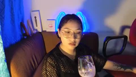 Snapshot of caroll_luna chatting on December 17, 2024, 4:12 am kitty online show from December 17, 2024, 4:12 am