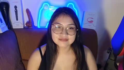 Snapshot of caroll_luna chatting on December 20, 2024, 9:11 am kitty online show from December 20, 2024, 9:11 am