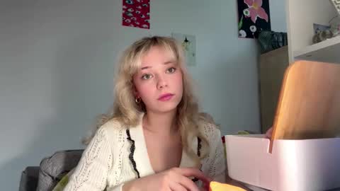 Snapshot of cassijent chatting on February 20, 2026, 8:16 am Olivia online show from February 20, 2026, 8:16 am