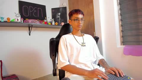 Snapshot of charlieerusso chatting on December 24, 2024, 12:22 am Charles Russo online show from December 24, 2024, 12:22 am