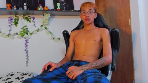 Snapshot of charlieerusso chatting on February 8, 2025, 6:55 pm Charles Russo online show from February 8, 2025, 6:55 pm