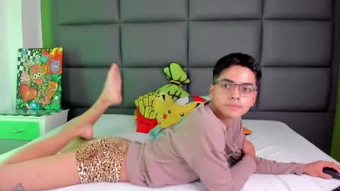 Snapshot of cinnamon_boyx chatting on March 4, 2025, 7:54 pm Cinna Boy online show from March 4, 2025, 7:54 pm