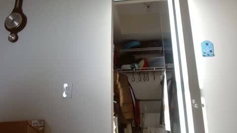 Snapshot of colbymoney chatting on December 18, 2025, 12:33 pm Colby big dick money online show from December 18, 2025, 12:33 pm