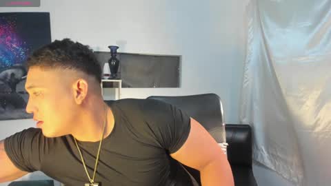 coltonmassif_ online show from December 24, 2024, 7:06 am