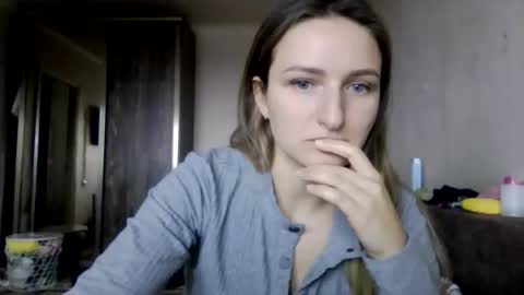 cora_fora online show from December 22, 2025, 9:39 am