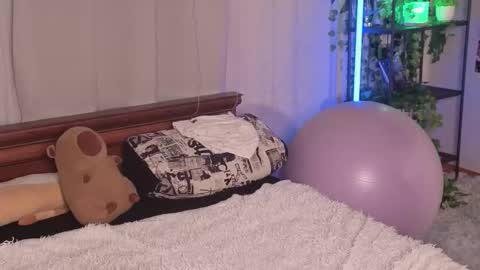 Yuna online show from December 14, 2025, 9:08 pm