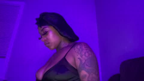 Snapshot of creame_sensation chatting on December 7, 2024, 2:31 am PHANTOMTARGARYENXXX online show from December 7, 2024, 2:31 am