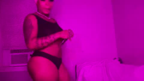 Snapshot of creame_sensation chatting on December 8, 2024, 1:56 am PHANTOMTARGARYENXXX online show from December 8, 2024, 1:56 am