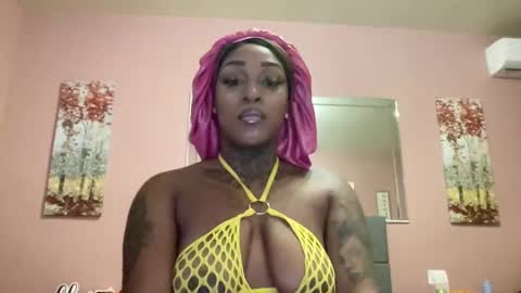 Snapshot of creame_sensation chatting on February 21, 2025, 2:17 am PHANTOMTARGARYENXXX online show from February 21, 2025, 2:17 am