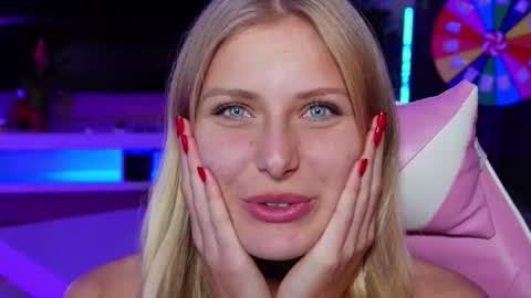 Snapshot of crystal_blond chatting on February 7, 2026, 8:45 pm Crystal online show from February 7, 2026, 8:45 pm