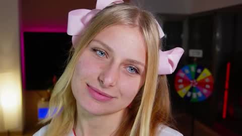 Snapshot of crystal_blond chatting on February 8, 2026, 8:45 pm Crystal online show from February 8, 2026, 8:45 pm