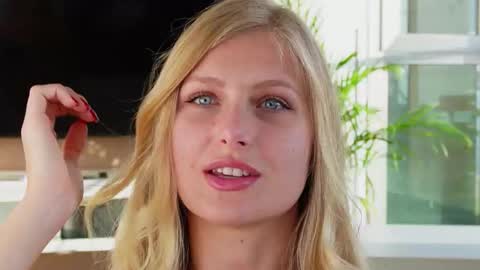 Snapshot of crystal_blond chatting on February 12, 2026, 5:19 pm Crystal online show from February 12, 2026, 5:19 pm