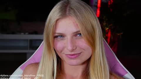 Snapshot of crystal_blond chatting on February 21, 2026, 8:10 pm Crystal online show from February 21, 2026, 8:10 pm