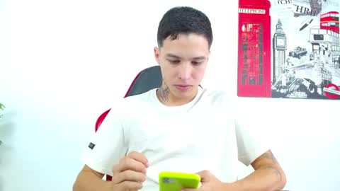 Snapshot of cumandres chatting on February 9, 2026, 2:43 pm cumandres online show from February 9, 2026, 2:43 pm